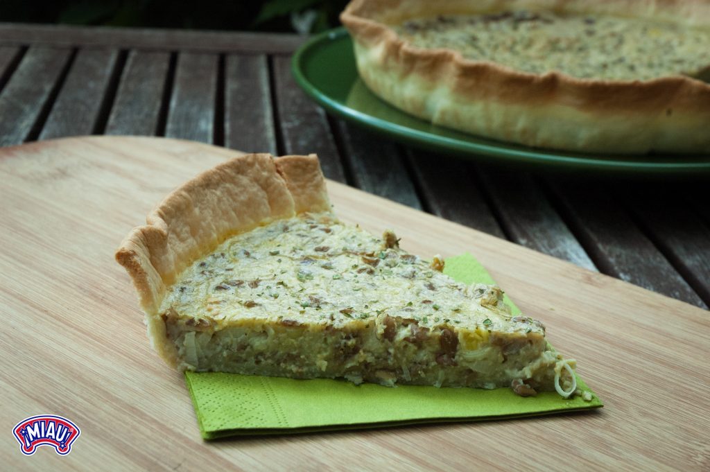 Porción quiche de lentejas con sabor a coco y curry