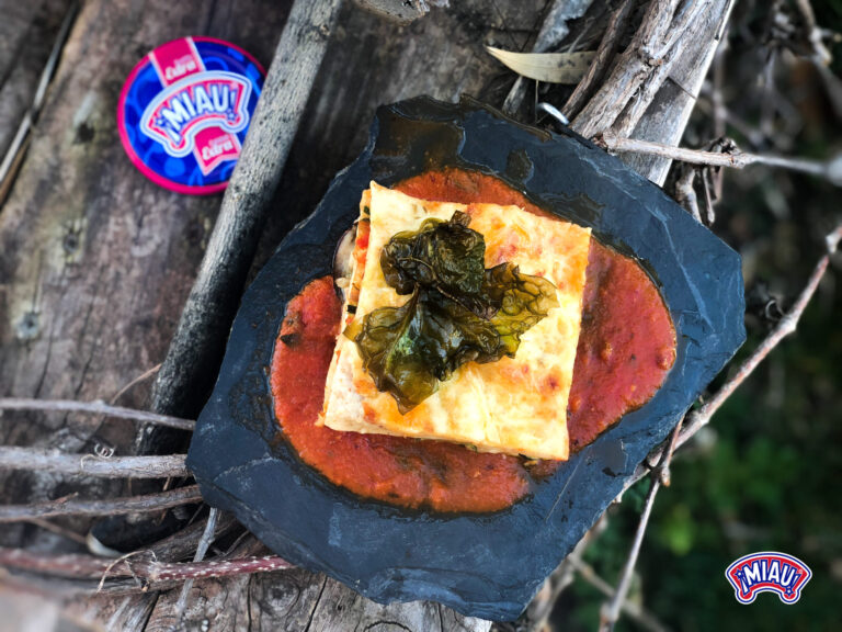 Lasaña vegetal con lentejas y crujiente de espinacas