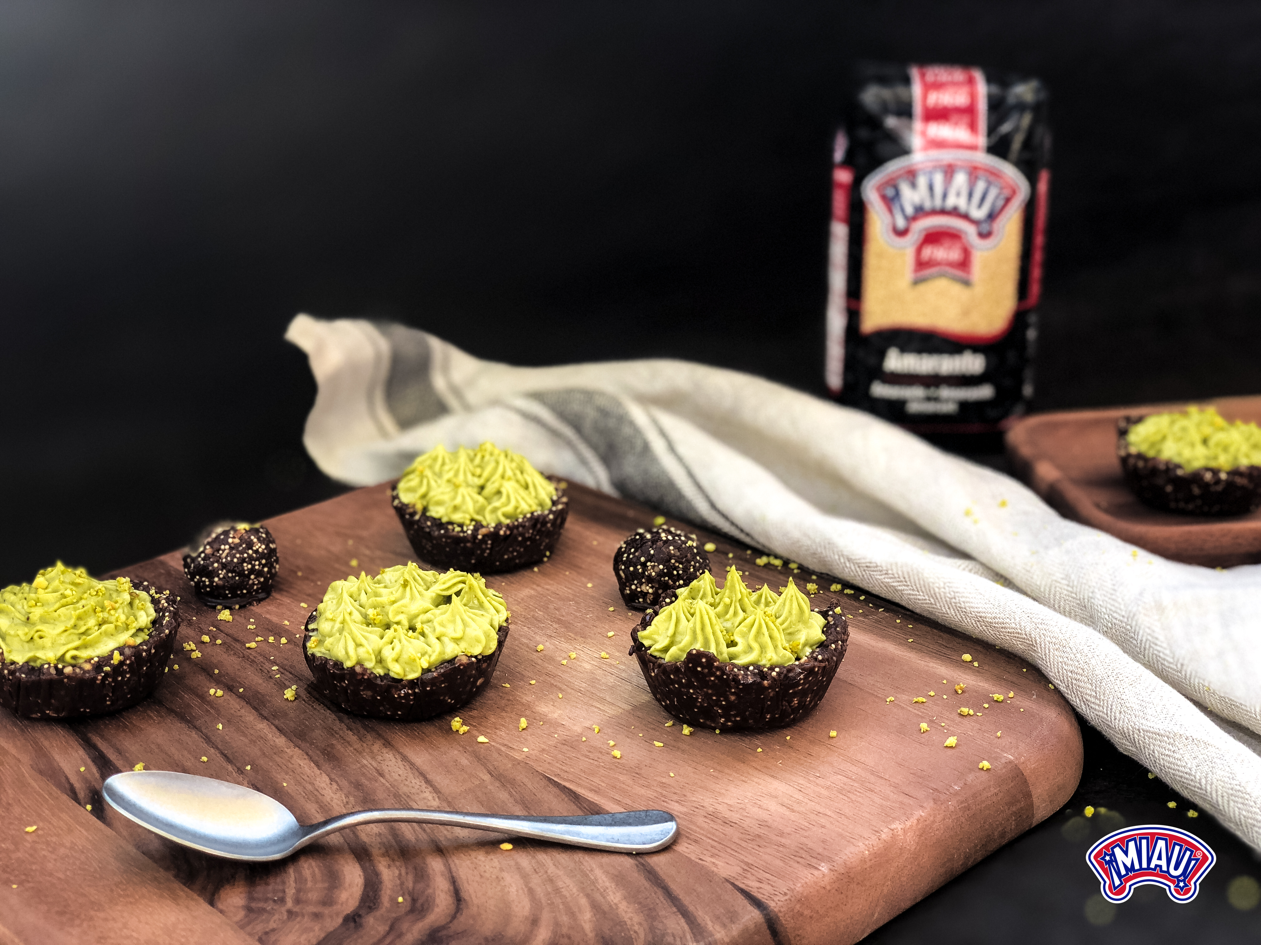 Tartlets with pistachio cream and avocado