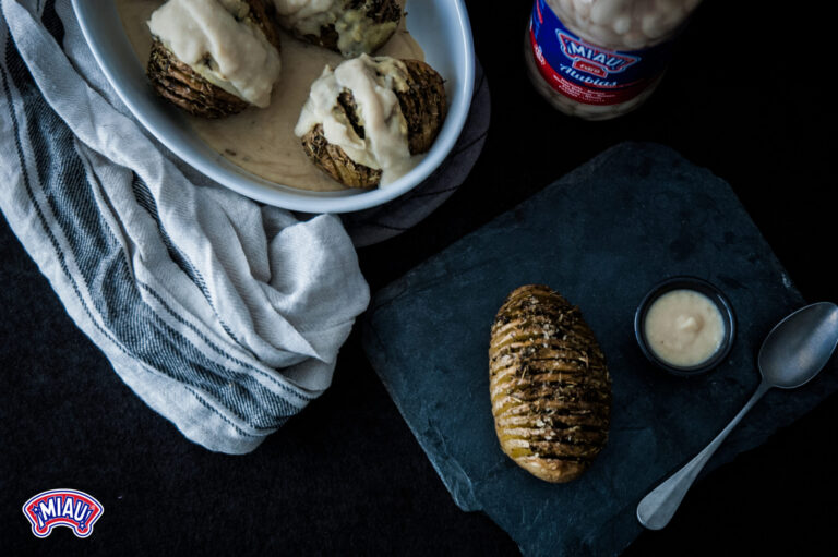 Papas Hasselback con bechamel vegana