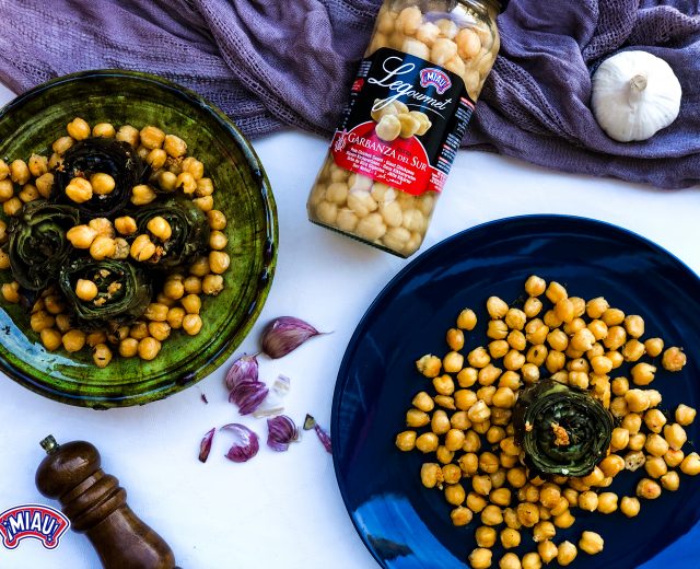 Garbanzos con alcachofas