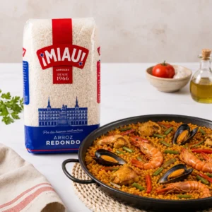 Paella mixta con arroz redondo MIAU, gambas, mejillones y pollo
