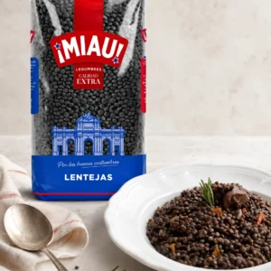 Guiso de lentejas beluga MIAU con carne y romero