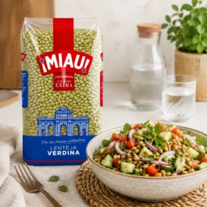 Ensalada fresca de lentejas verdinas MIAU con pepino, tomate y cebolla