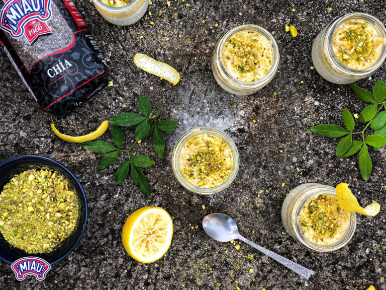 Vasito de limón con pistachos